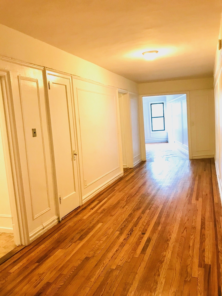 2076 Bronx Park East - Photo 1