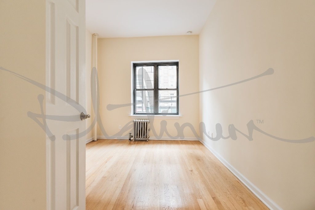 212 Grand Street - Photo 0