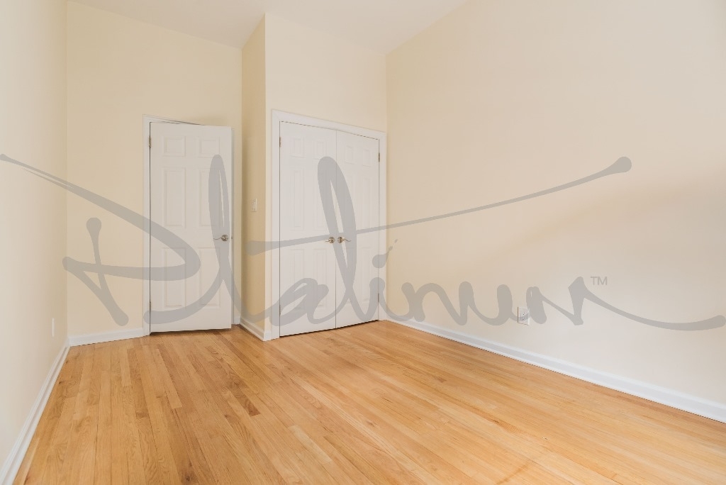 212 Grand Street - Photo 5