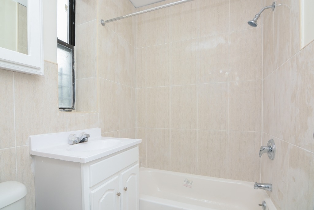 553 Hinsdale Street - Photo 2