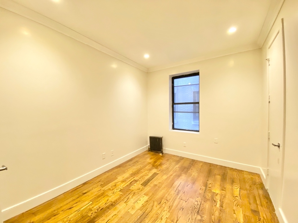 555 West 151st St - Photo 8