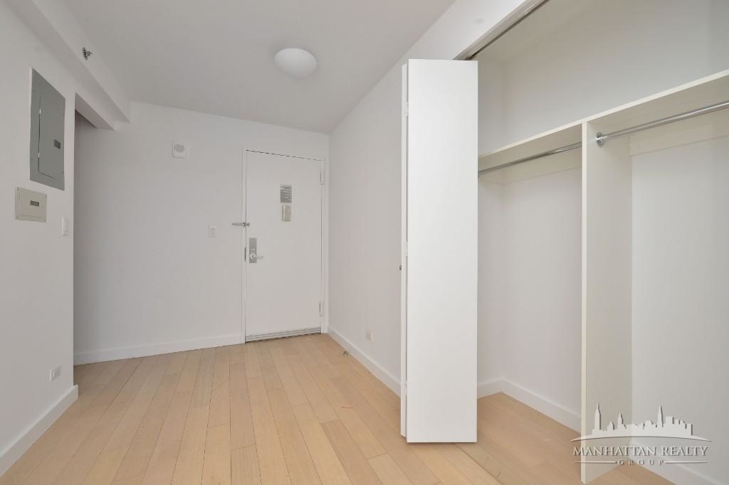 222 East 39th Street - Photo 3