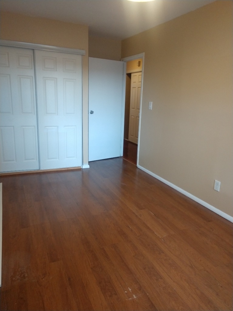 1261 Putnam Ave - Photo 5