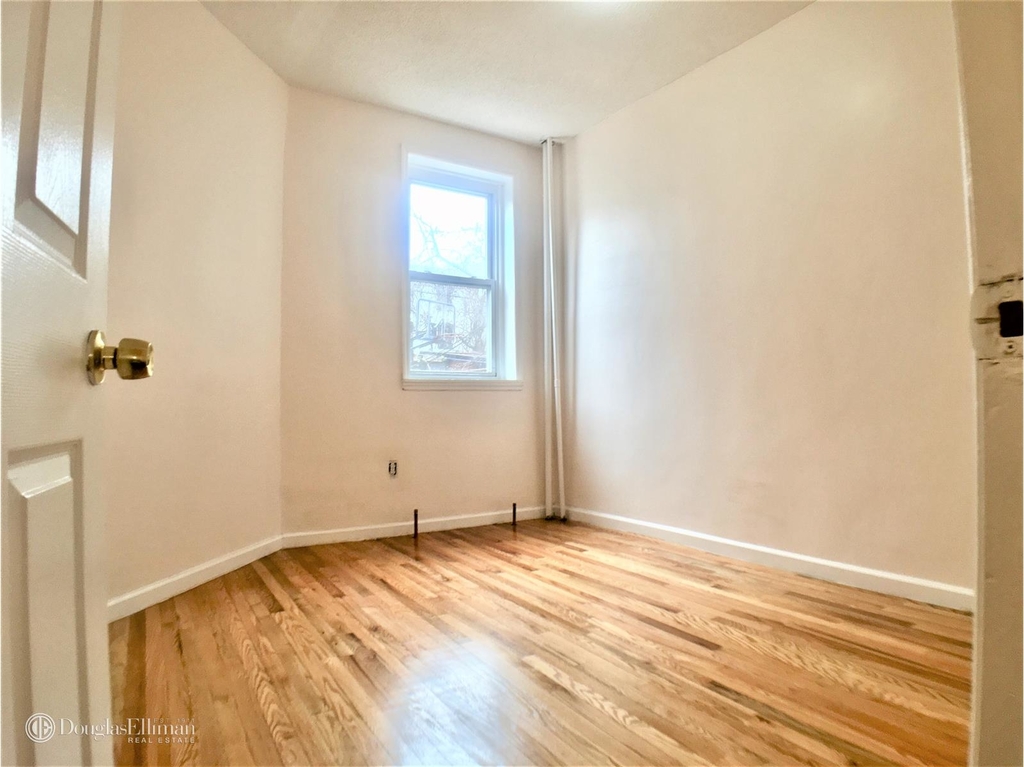 249 Saratoga Avenue - Photo 4