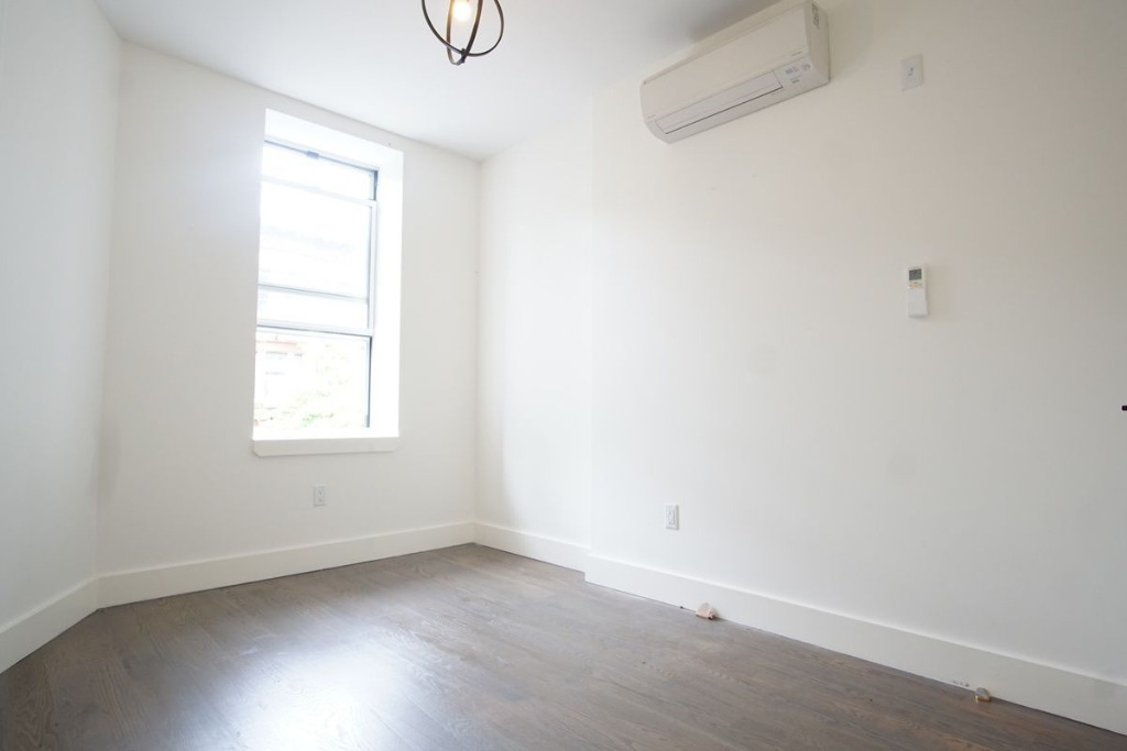 824 St Johns Pl Brooklyn, NY 11216, USA - Photo 2