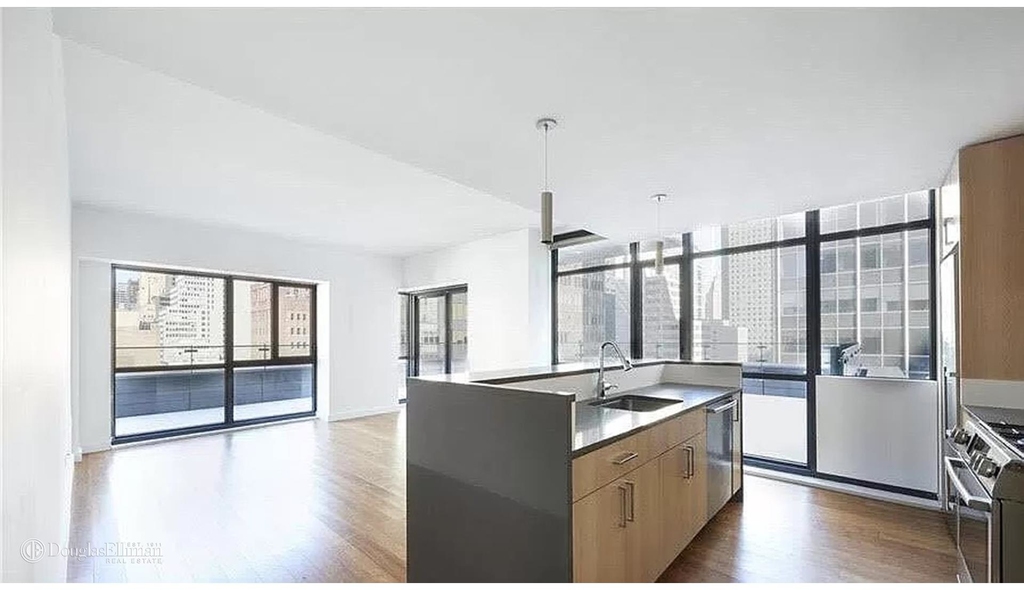 200 East 39th St - Photo 4