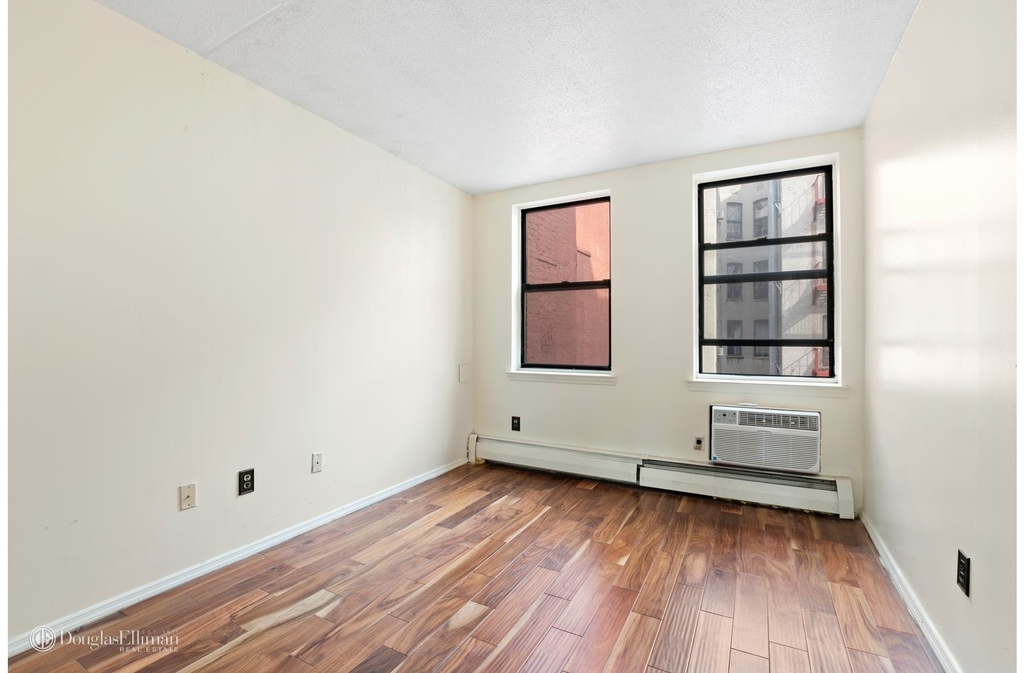 223 West 121st St - Photo 3