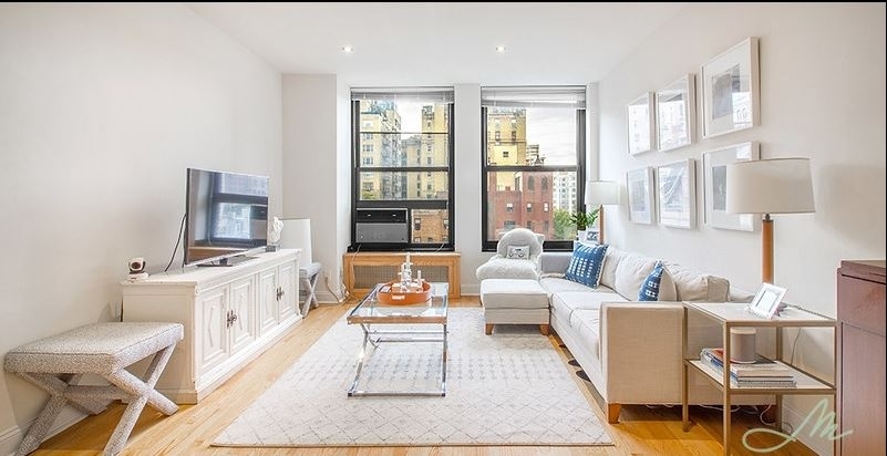 No Fee and 3 month free 22nd/Park Avenue  - Photo 1