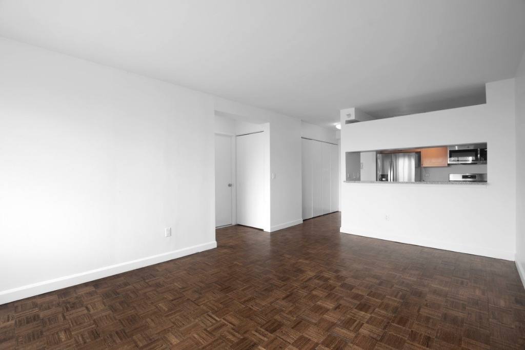 420 West 42nd - Photo 3