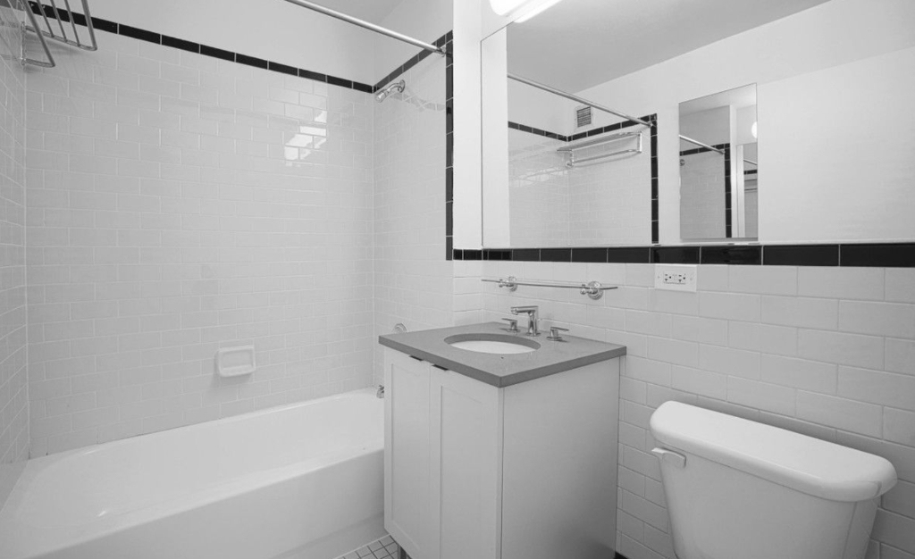 420 West 42nd - Photo 6