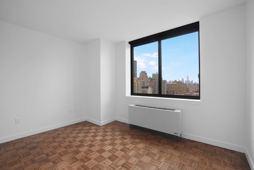 420 West 42nd - Photo 5