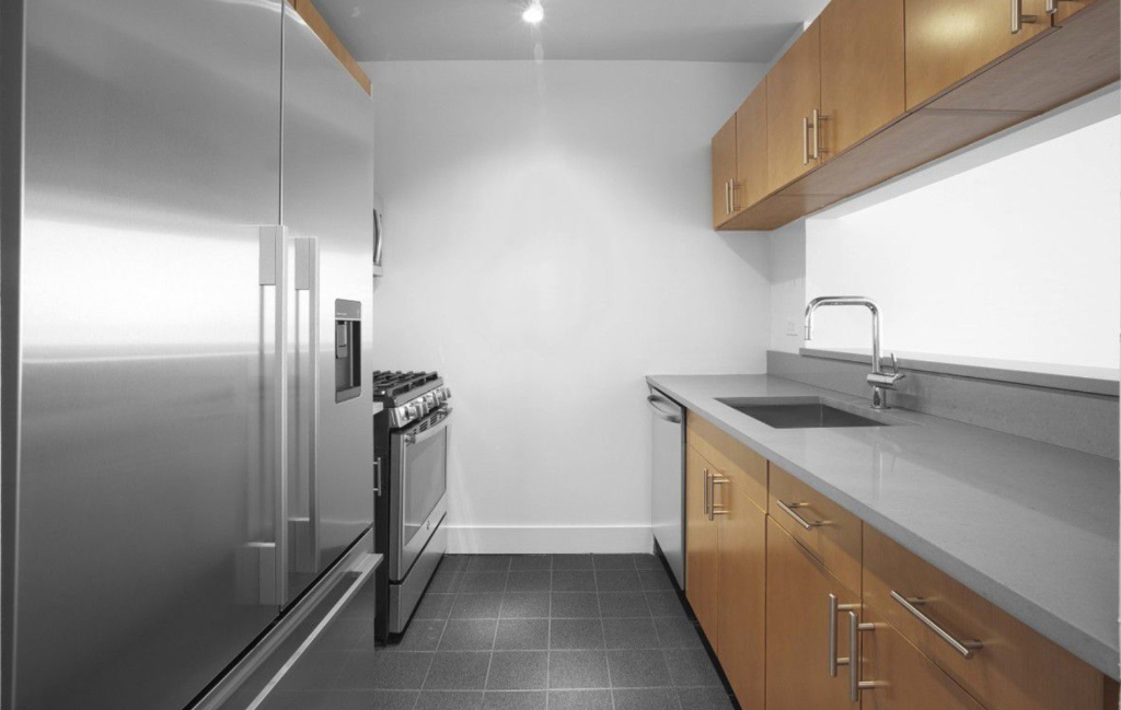 420 West 42nd - Photo 2