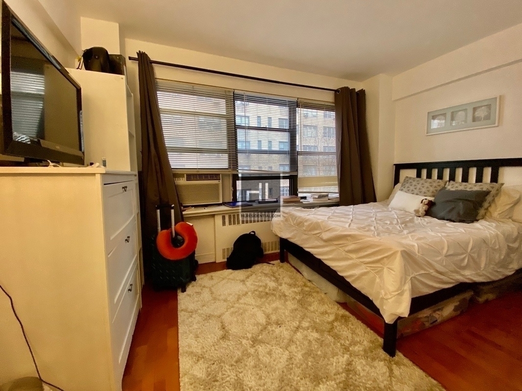 140 East 56 Street - Photo 2