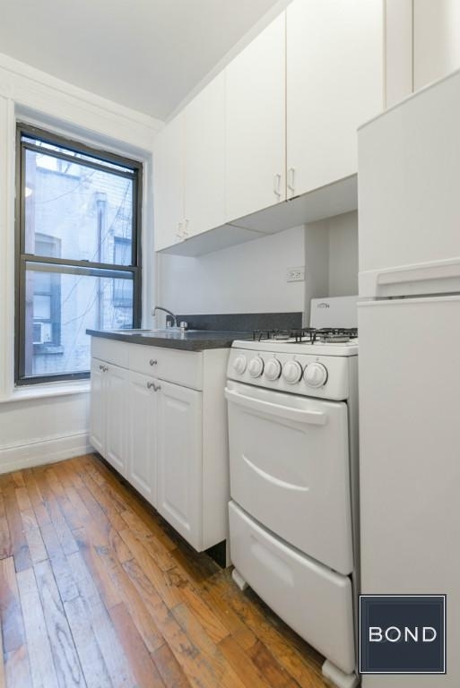 1731 Second Avenue - Photo 2