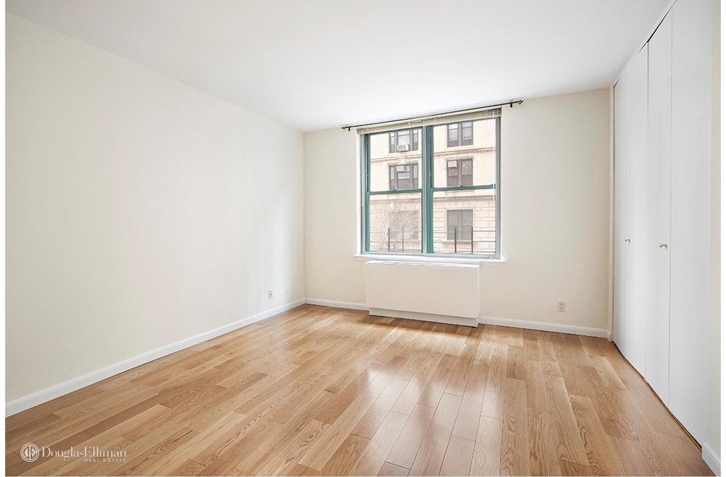 2250 Broadway - Photo 3