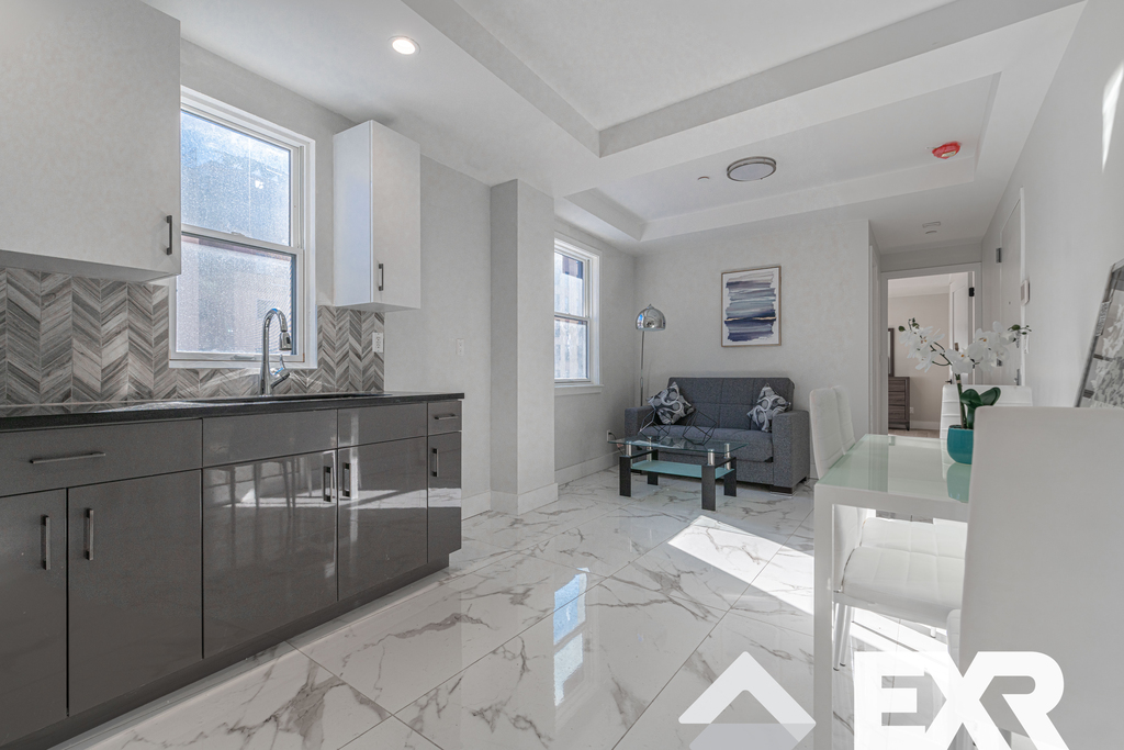 800 Empire Boulevard - Photo 1