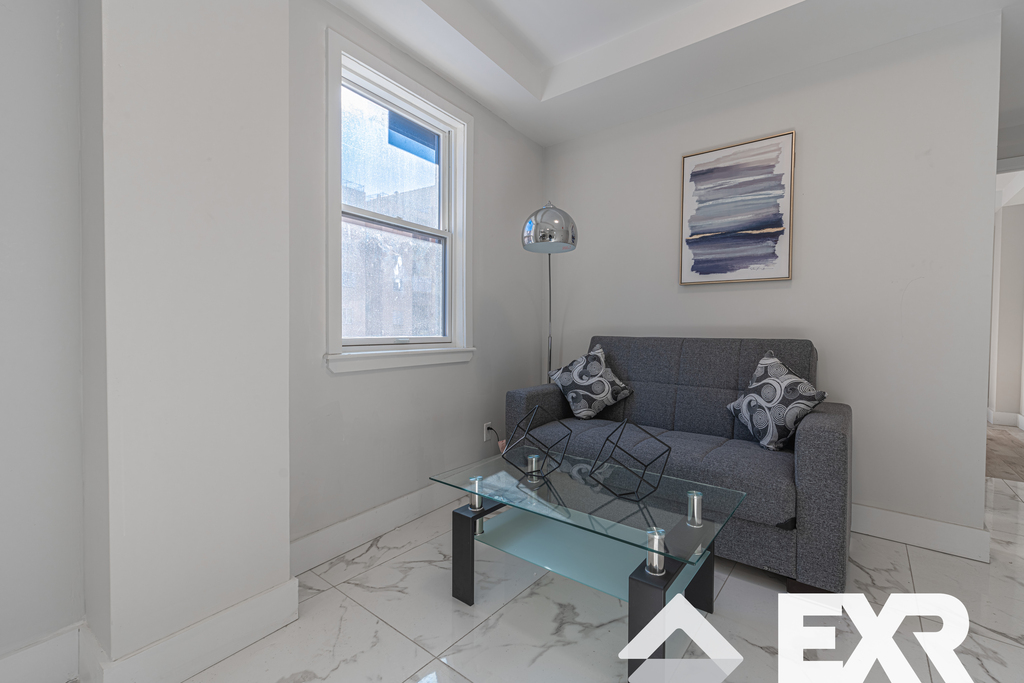 800 Empire Boulevard - Photo 2