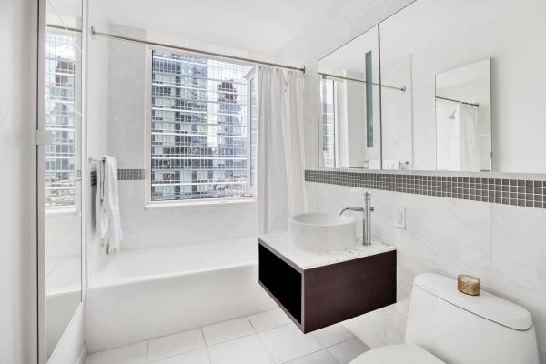 600 West 42nd St - Photo 4