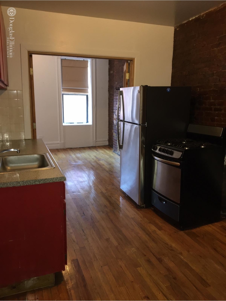 118 Macdougal St - Photo 2