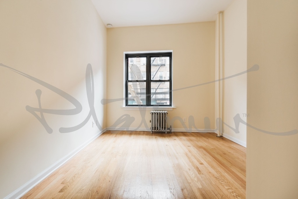 212 Grand Street - Photo 6