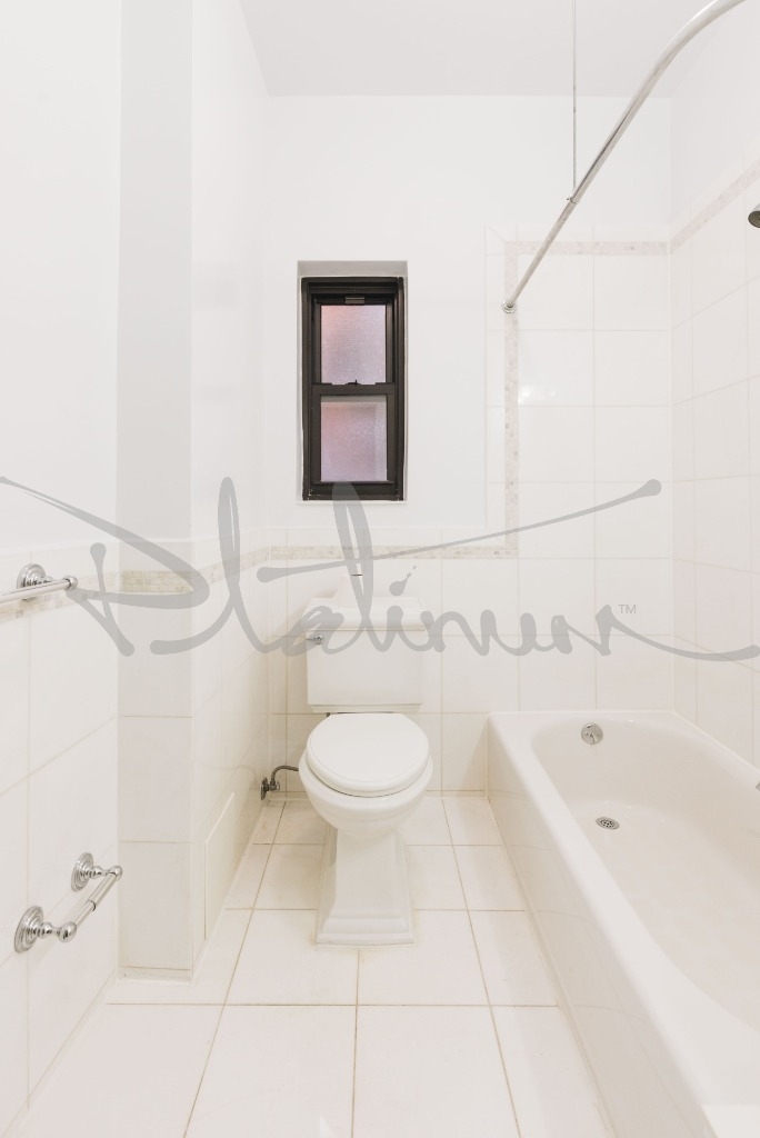 212 Grand Street - Photo 8