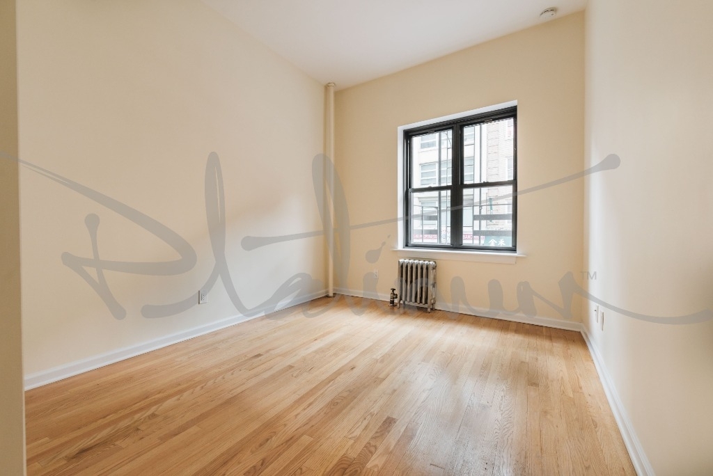 212 Grand Street - Photo 4