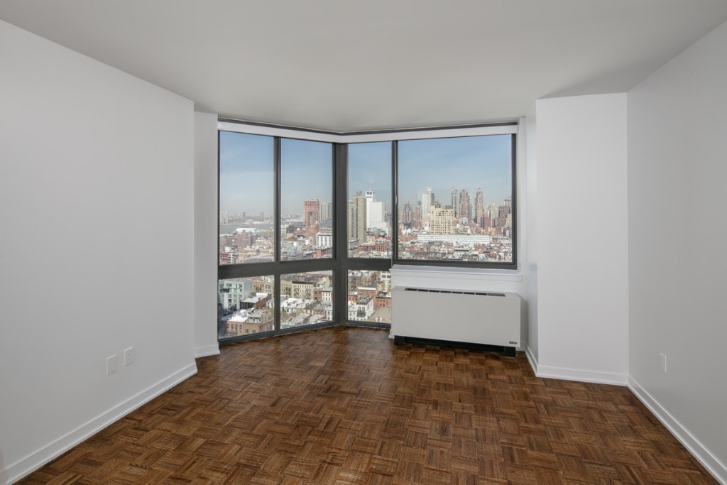 420 West 42nd Street - Photo 4