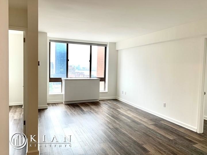 520 West 43rd Street - Photo 5