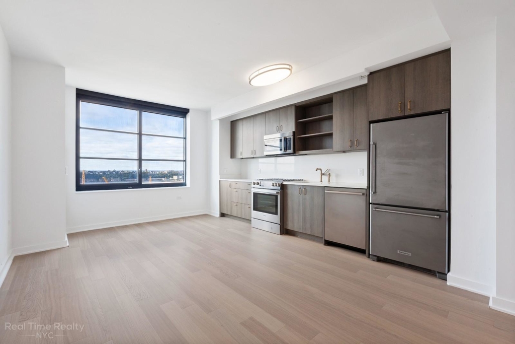 515 West 38th Street - Photo 3