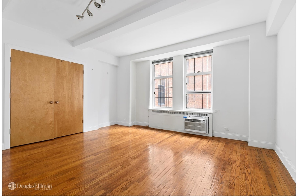 410 West 24th St - Photo 0