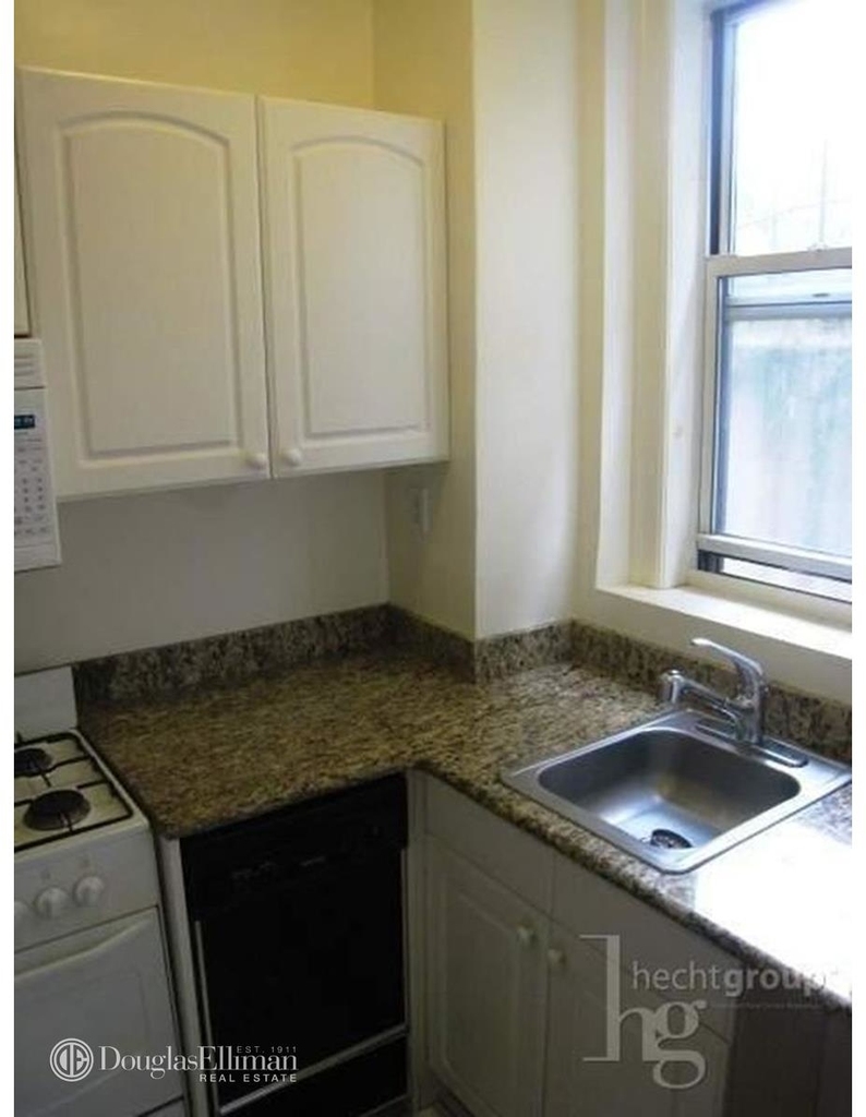 166 West 72nd St - Photo 2