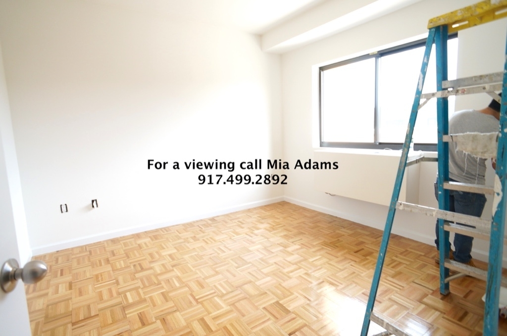 Broadway/30th Street Penthouse Apt.  - Photo 2