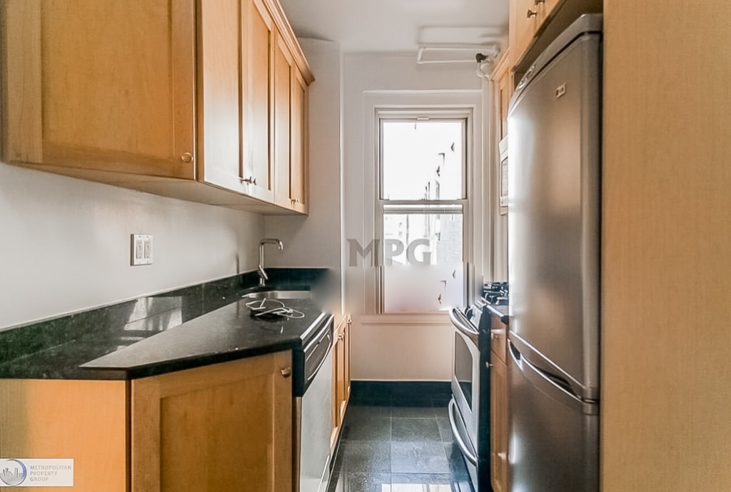 25 East 10th Street - Photo 1