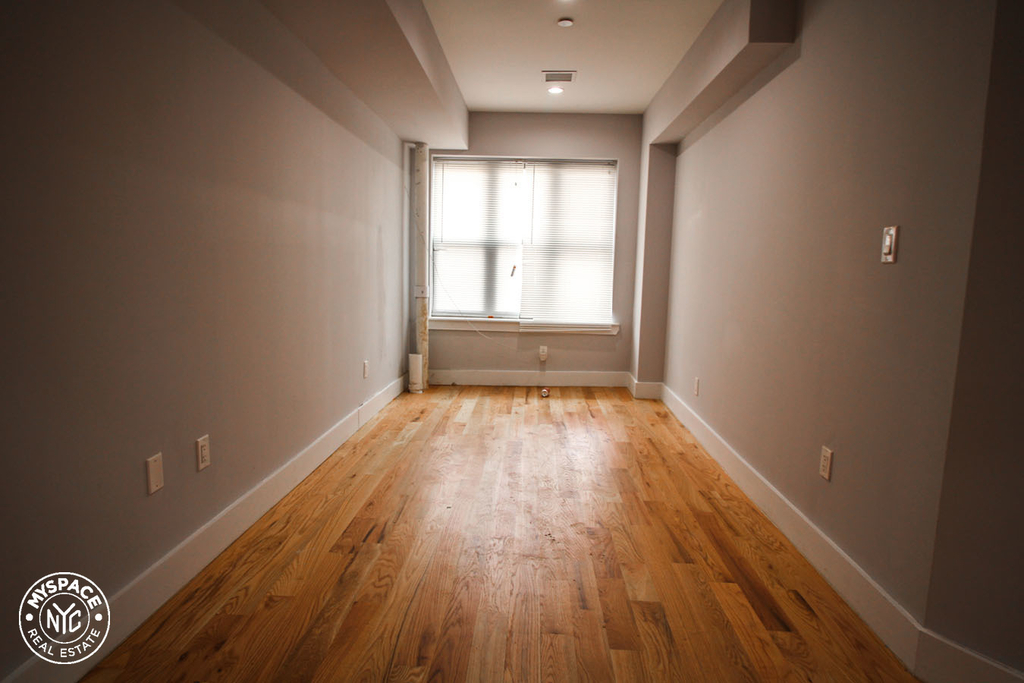 586 Bainbridge Street - Photo 2