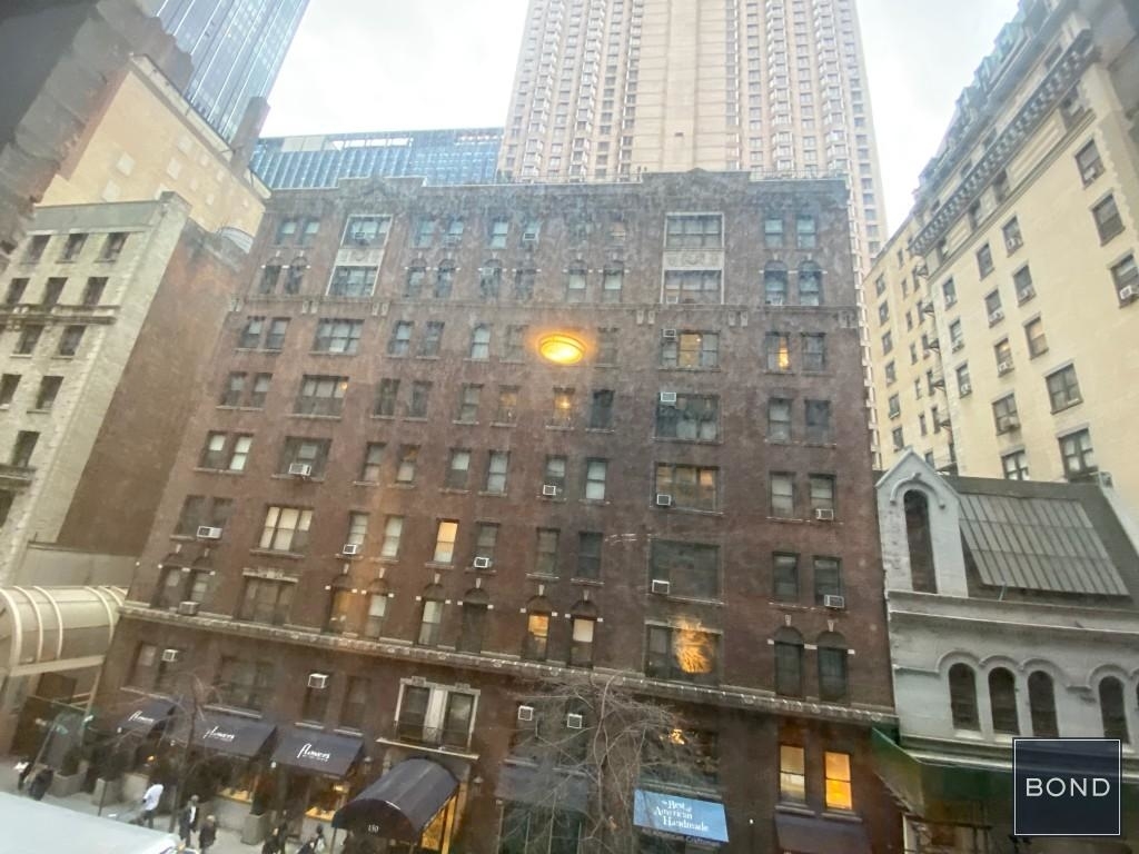 55th & 6th Ave - Midtown - Photo 8