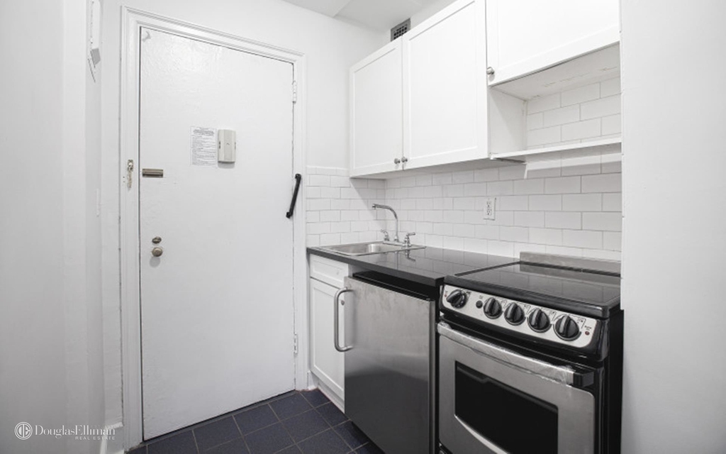 307 East 44th St - Photo 2