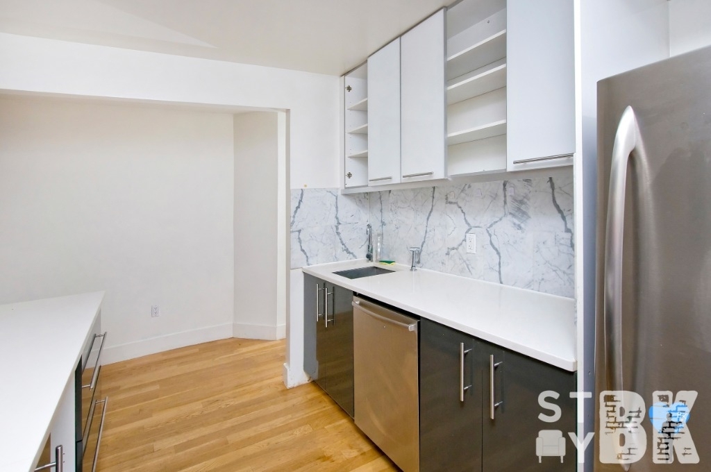 591 Flushing Ave - Photo 2