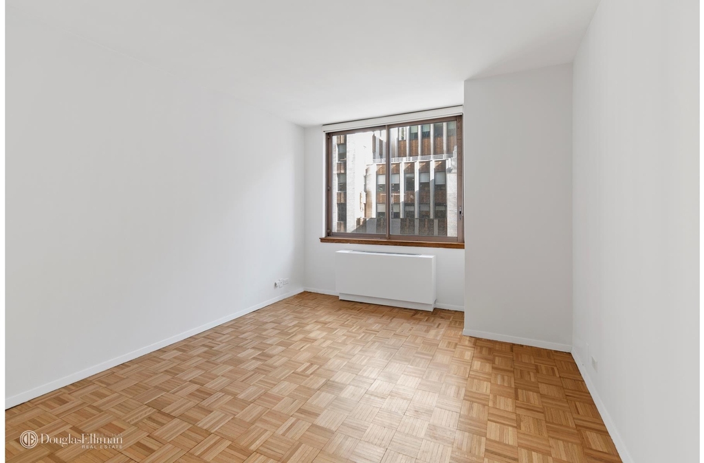 235 East 40th St - Photo 4