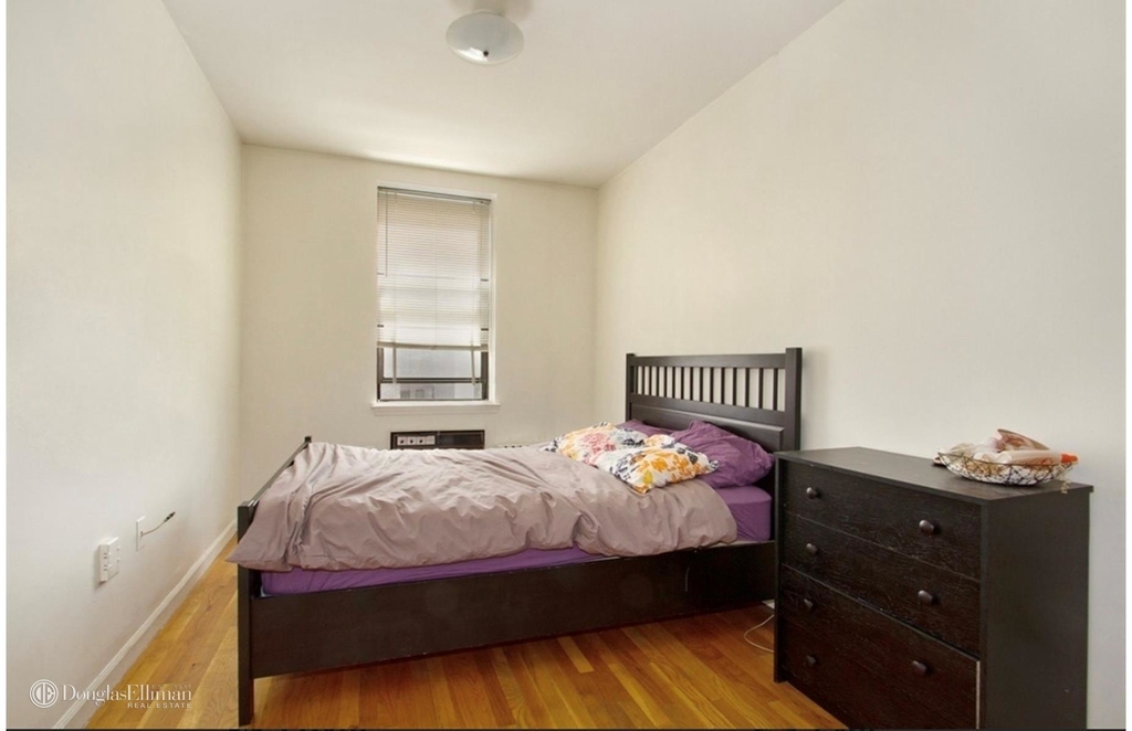 112 West 73rd St - Photo 2