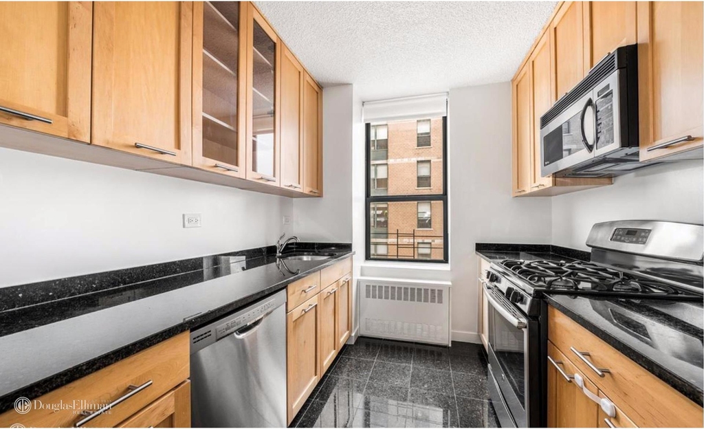 247 West 87th St - Photo 6