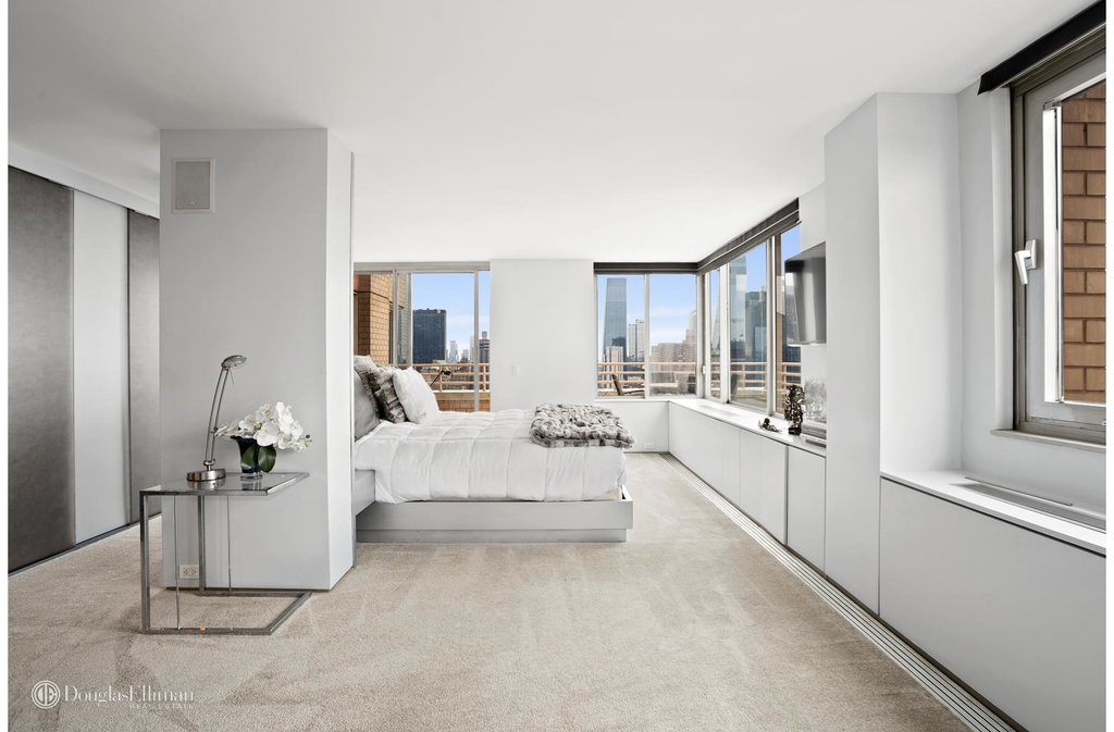 350 West 50th St - Photo 1