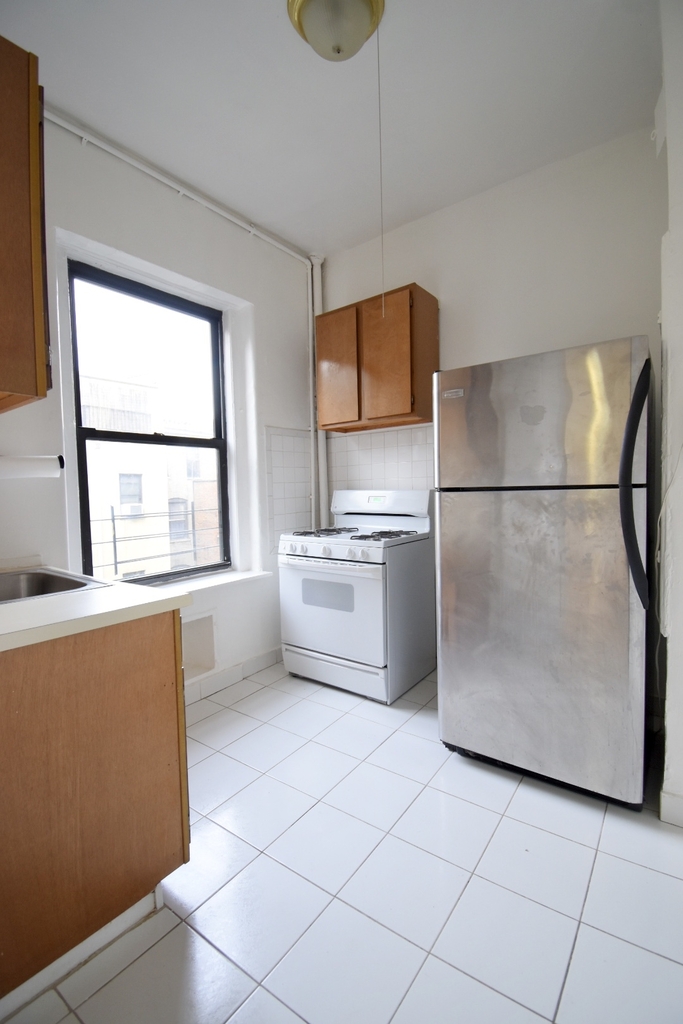 131 W 110th St - Photo 3