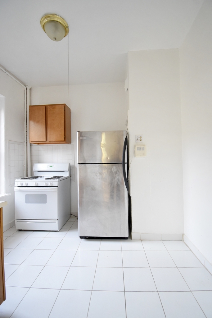 131 W 110th St - Photo 2