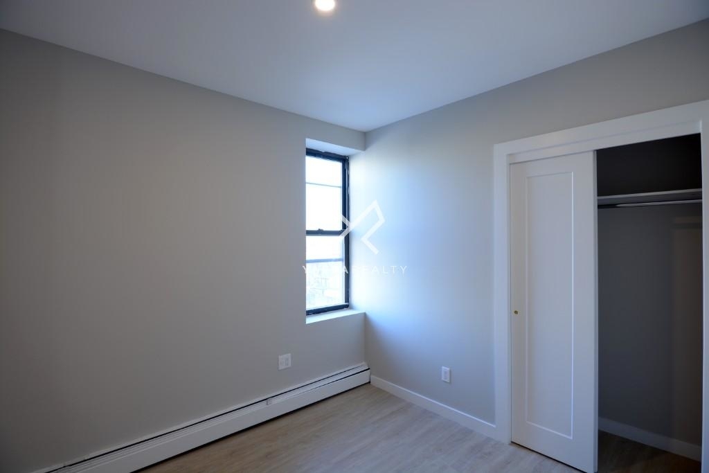 879 Dekalb Avenue - Photo 2