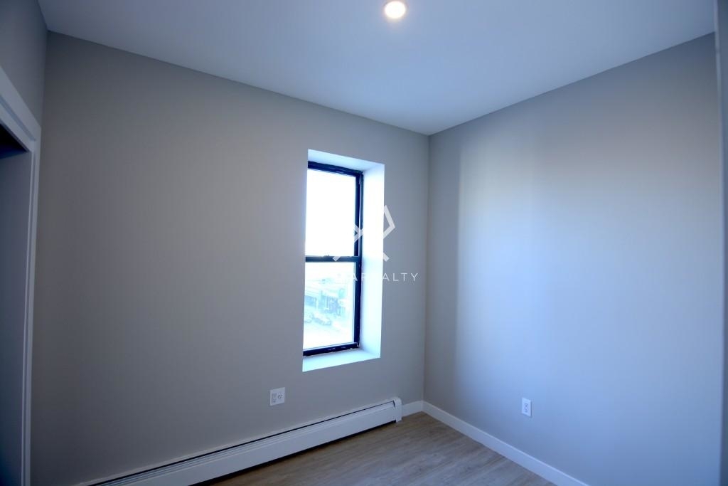 879 Dekalb Avenue - Photo 1