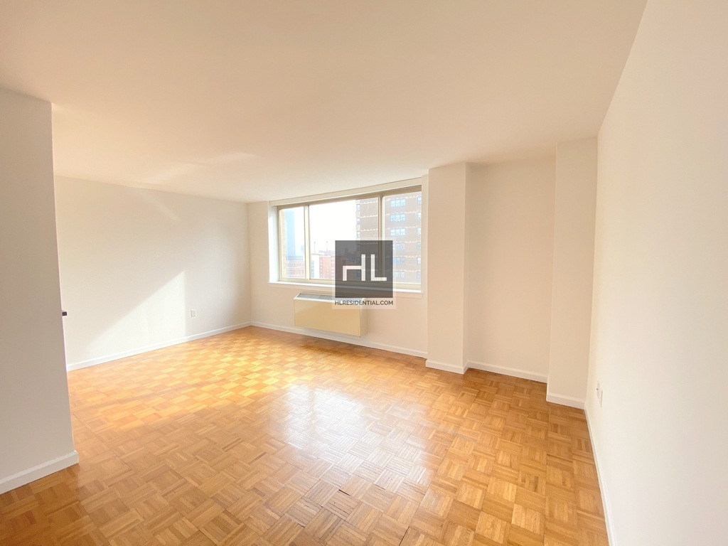 300 East 29th Street - Photo 1