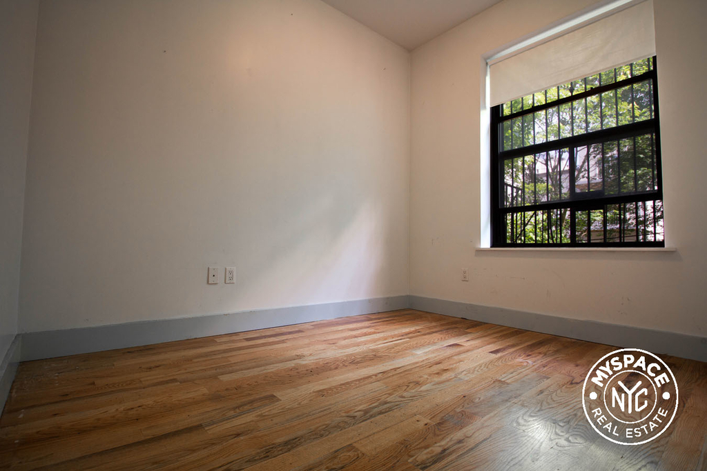 469 Park Place - Photo 6