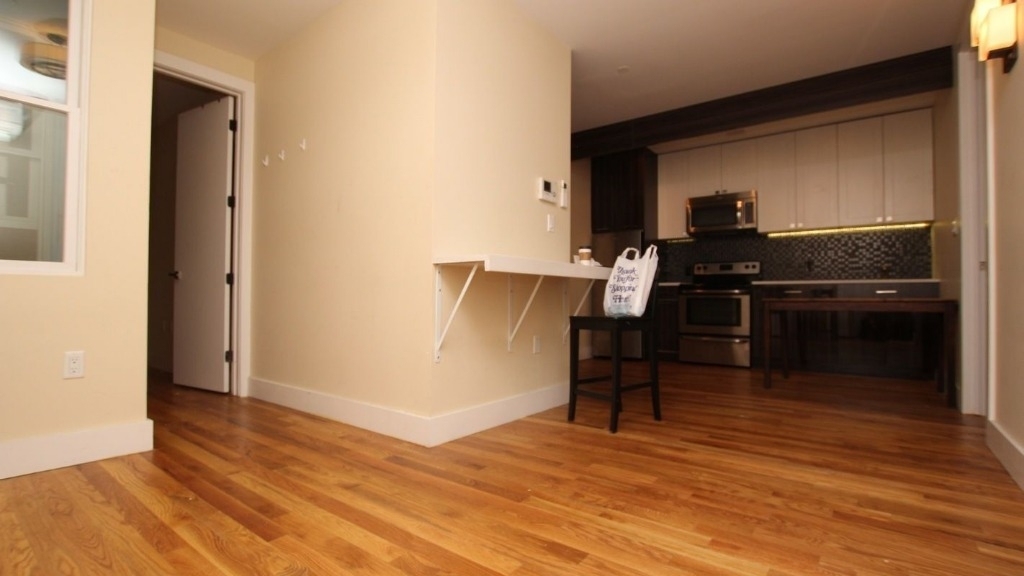 142 Graham Ave  - Photo 2