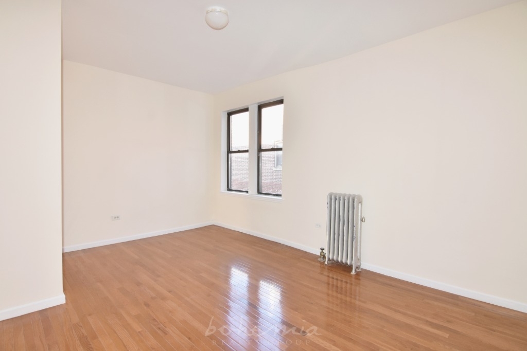 585 Isham Street - Photo 3