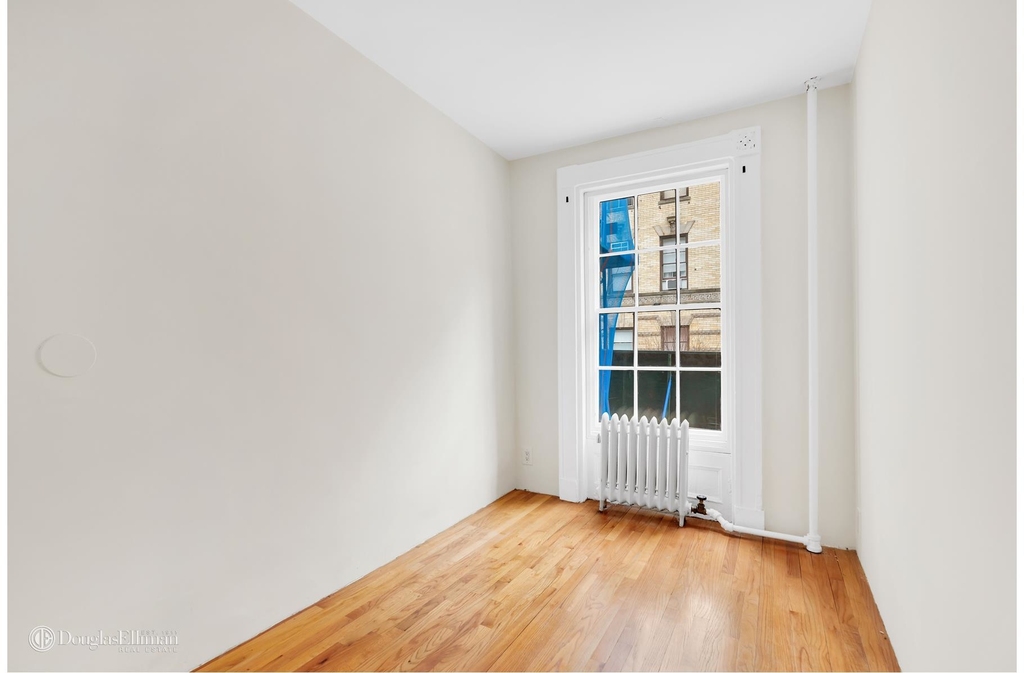 305 West 4th St - Photo 3